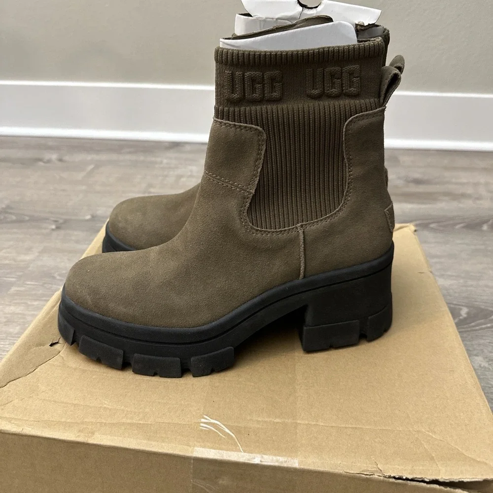 UGG Brooklyn Chelsea Waterproof Platform Boots Brown US 12/UK 10/EU 43